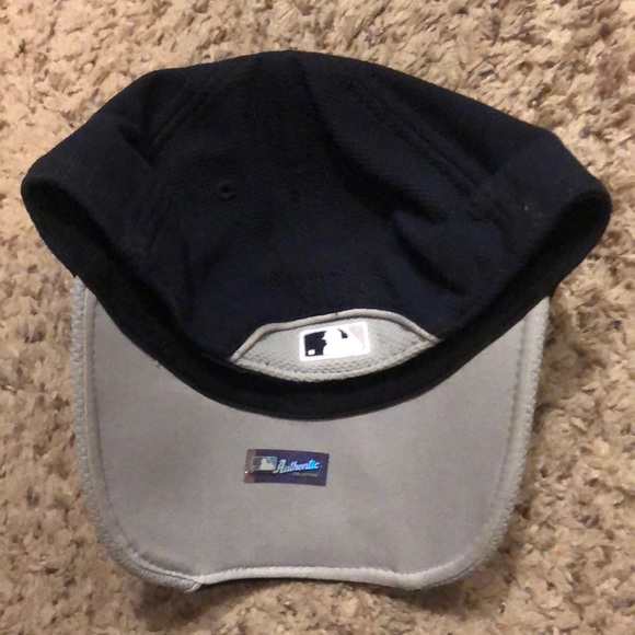 NY Yankees Official Batting Practice Hat - Picture 2 of 9